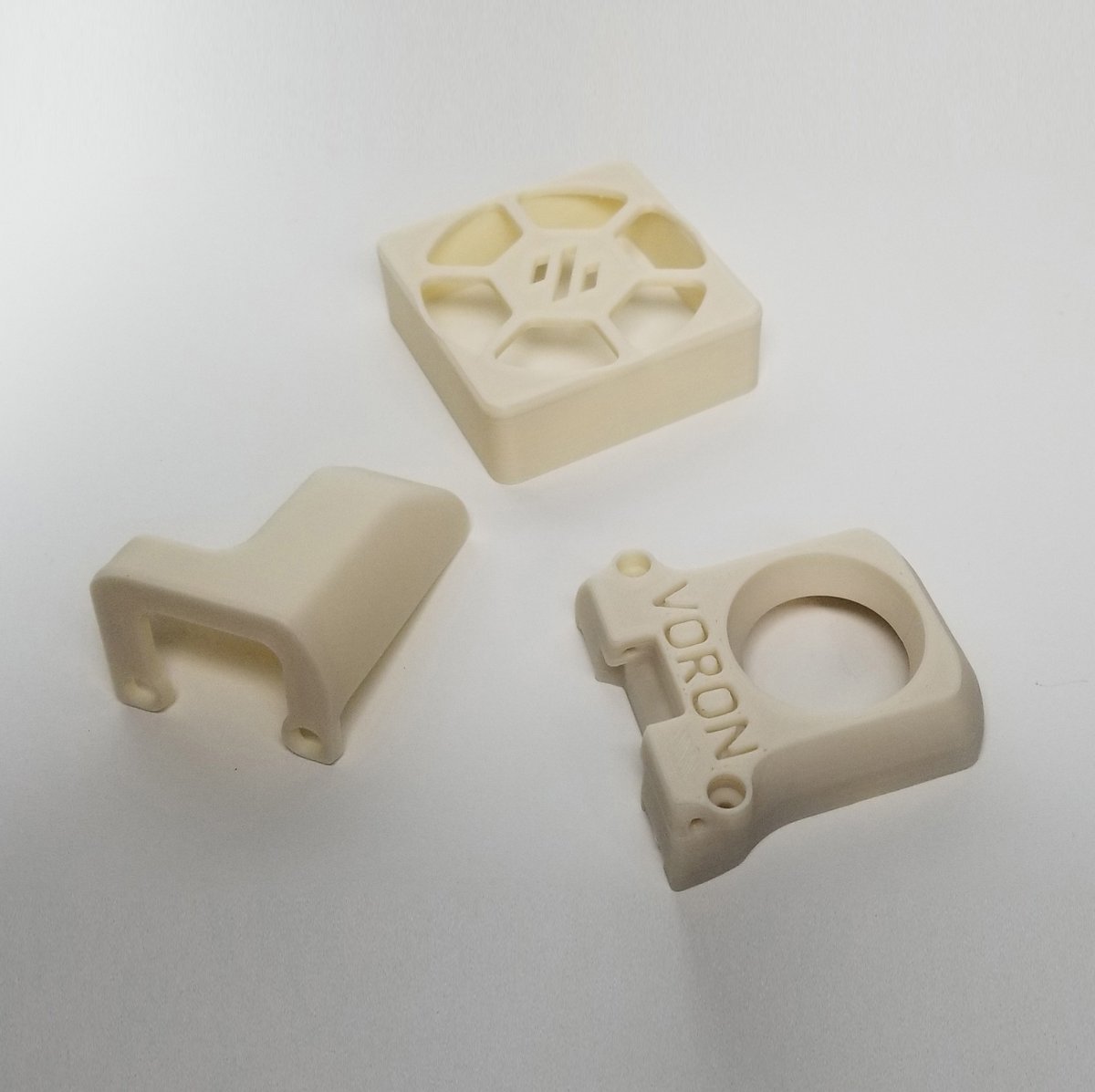 Ben3DPrint's tweet photo. Another set of Voron V2.4 printed parts hot off the press.
These were printed in @Polymaker PolyLite Natural ASA filament.
#3DPrinting #3DPrinter #3DPrint #Voron #CoreXY #DIY #Electronics #3dprinterprojects #functionalprint #polymaker #vorondesign https://t.co/IskqunyEJ5
