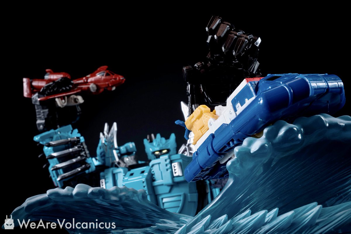 WeAreVolcanicus's tweet photo. Release the Seacons!

#transformers #g1 #decepticons #seacons #piranacon #combinerwars #titansreturn #poweroftheprimes #generationsselects #transformerstoys #toyphotography #hasbrotoypic https://t.co/CfYDT3qDHI