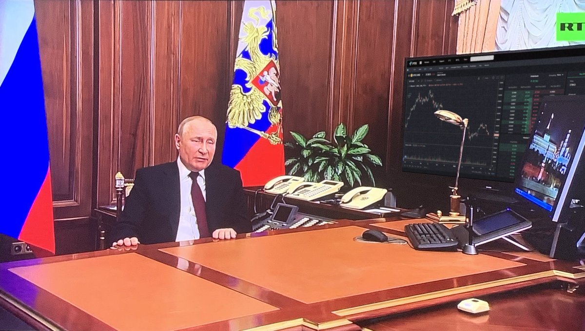 XRPcryptowolf's tweet photo. Did Putin start a war so he can buy the fucking dip? 😂 https://t.co/mWDc14Pm5N