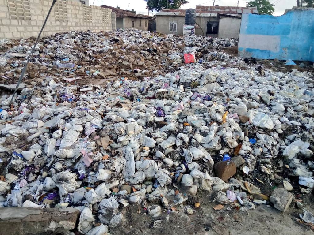 amkimambo's tweet photo. Umeiona Ya Mwanao? Have You Seen One For Your Baby? #Daipers #Daipers ๐ญ๐ญ๐ญ. ๐ธ @henrykazula #BreakFreeFromPlastics https://t.co/L4npZjXKmc