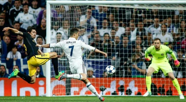 TimelineCR7's tweet photo. 🎙️ Jan Oblak: 

"Cristiano Ronaldo is the most formidable player I have ever faced, you can hit him with a bad ball and with him he can end in a goal. He is the best player in the world." https://t.co/LXAiBxGfpd