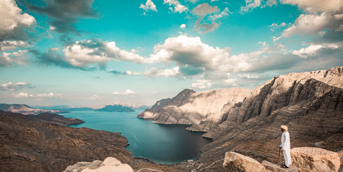 #السياحة مقوم أكمل لأي اقتصاد في العالم و #عماننا ثريـة جدا  بالمقومات السياحية الظاهرة وأخرى يجب البحث عنها واستغلالها وتوظيفها في صناعة اقتصاد سياحي يصل للعالمية ..  حتى نستطيع صناعة الفارق .. مع أهمية الابتكار والتجديد.