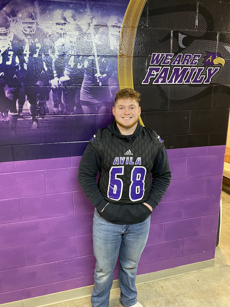 Austin_Davis_68's tweet photo. 100% committed 🟣⚪️⚫️ @AvilaUniversity @CoachBenavidez  @Coachcalexander @CoachStewart65 @vmhsfootball @dburns26 https://t.co/Dg0QgXraS5