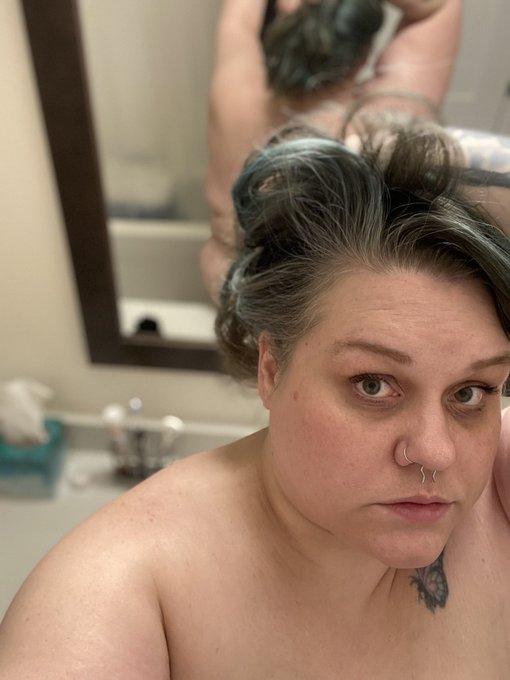 It&rsquo;s been a hard day&rsquo;s night. 😩 Mondays really are the worst. Time to wash the day away. Two more 12s<a href="/tag/bbw"class="tags"><span>#bbw</span></a><a href="/tag/datass"class="tags"><span>#datass</span></a><a href="/tag/bigbooty"class="tags"><span>#bigbooty</span></a><a href="/tag/camgirl"class="tags"><span>#camgirl</span></a><a href="/tag/milf"class="tags"><span>#milf</span></a><a href="/tag/camgirllife"class="tags"><span>#camgirllife</span></a>