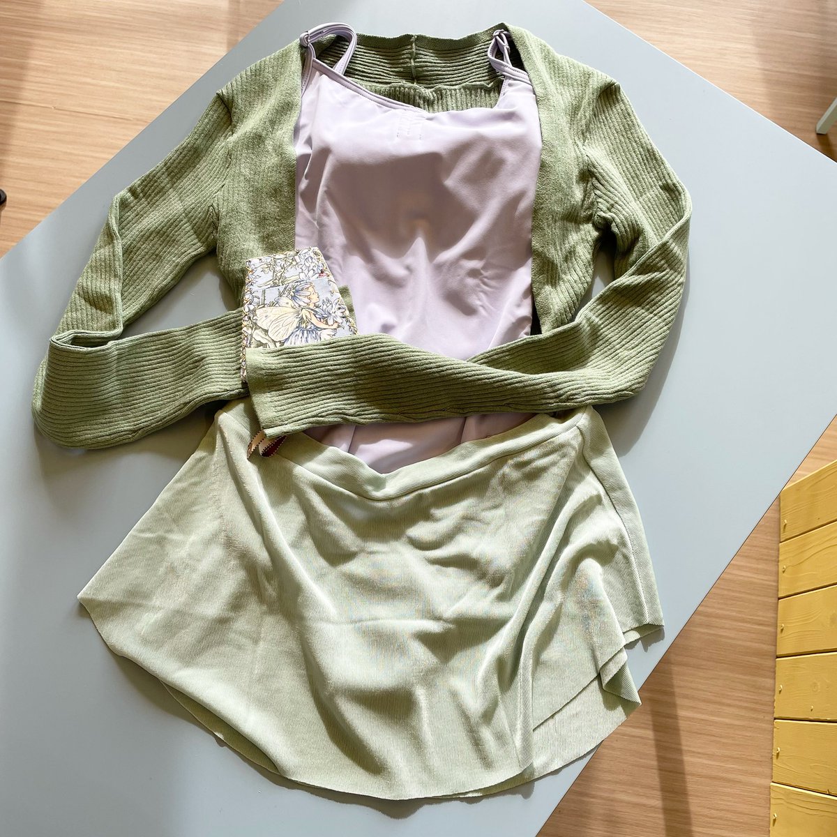 MayGift88's tweet photo. 春を告げる鶯のウグイス色でコーディネートしてみました😻
#maygift
#maygift88
#ballet00mate https://t.co/fUMoB6vlbL
