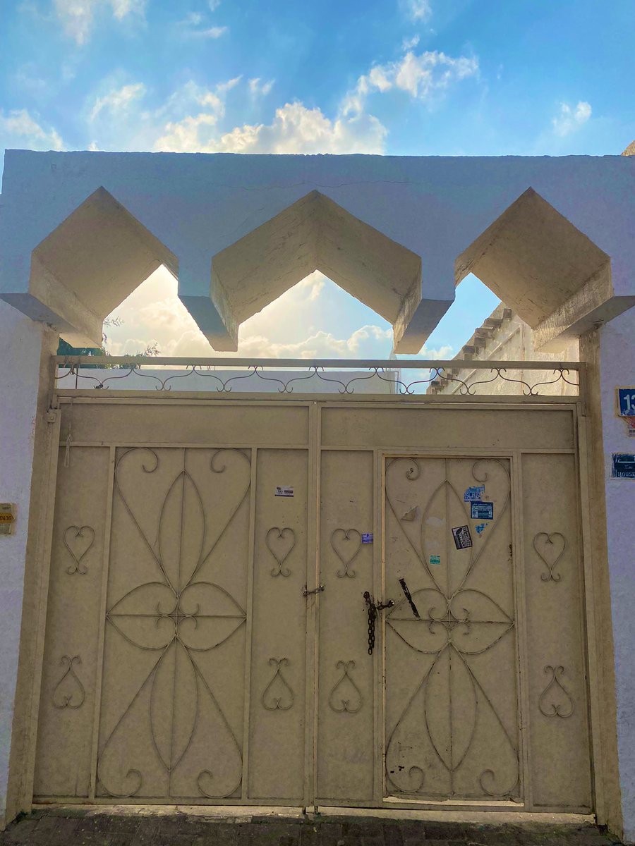 PinkTaxiRunner's tweet photo. #everysinglestreet and almost every single door 🚪 #AlBadaa https://t.co/06RB5Lmduy
