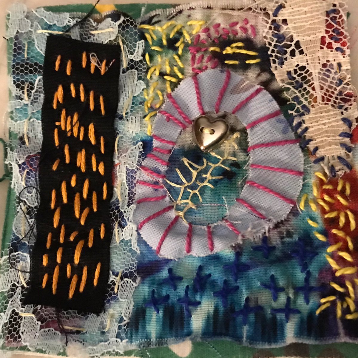 HOTThreadsSD's tweet image. Slow stitch with my no scraps left behind. Will be the cover of my new fabric book.