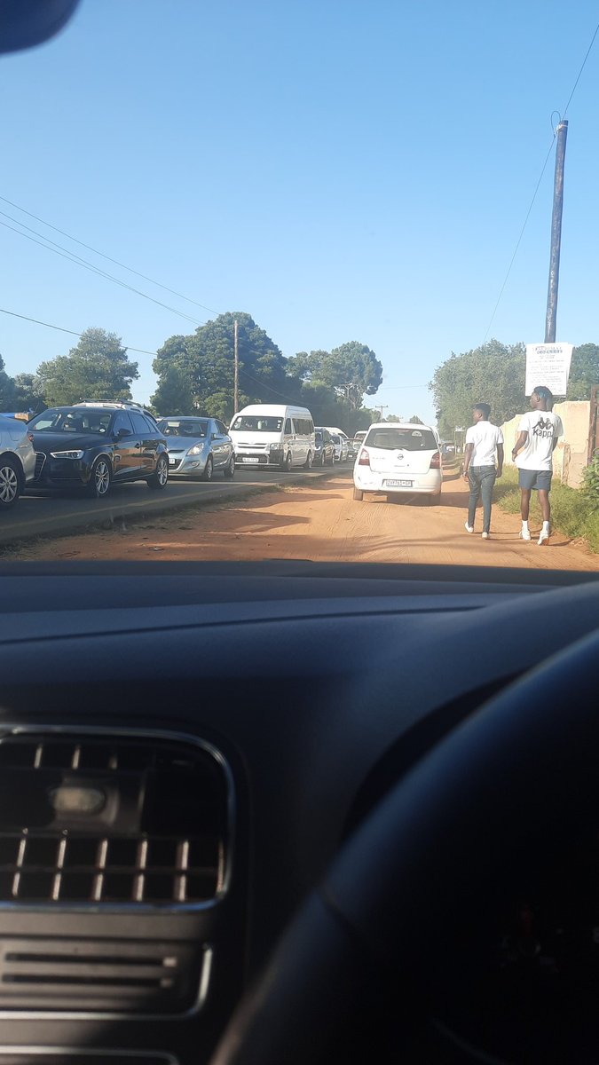 thabomametja3's tweet photo. Dale Road in Midrand is a nightmare this morning #powertraffic @Powerfm987 #powerbreakfast https://t.co/uelbTIisy2