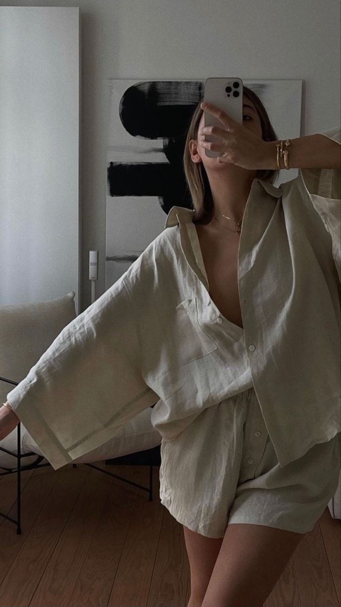 TheChaClub's tweet photo. 2022 moodboard 🧖🏽‍♀️🦪💭🥥🍸 https://t.co/8EFKzOLOrD