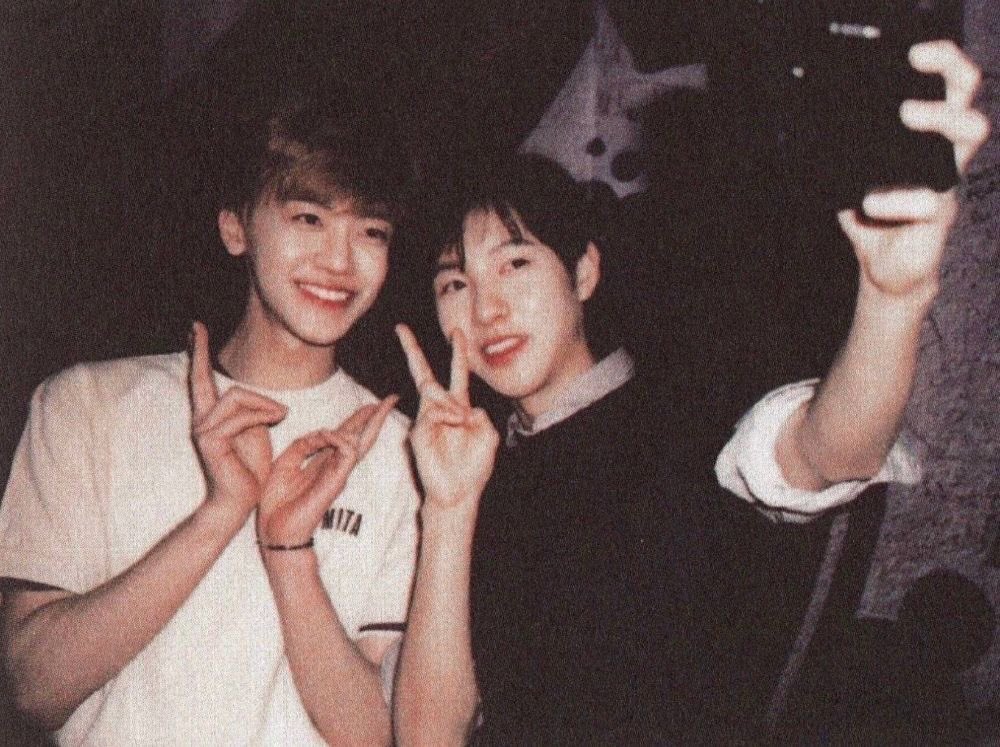 yaomi___'s tweet photo. อย่างที่ทุกคนรู้กันดีว่า ฟิค"เหรินมิน" มีน้อยใช้สอยอย่างประหยัด 
เพราะฉะนั้นเรามาโควทแนะนำฟิคเหรินมินที่ชอบ กับไรท์เตอร์ที่ชอบกันเถอะ ทั้งจบแล้วหรือไม่จบก็ได้ค่ะ แนะนำฟิคตัวเองก็ได้เลยนะคะ ให้กำลังใจไรท์เตอร์กัน เราจะได้มีฟิคอ่านกันเยอะๆน้า 🦊🐰 https://t.co/XJHgydvgR0