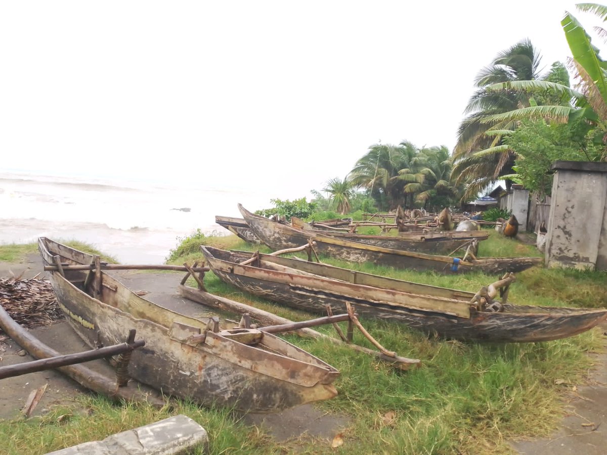 UNICEFMada's tweet photo. We thank @TilyScout and @MpanazavaMEM who worked with us to prepare the people of the Analanjirofo region for #CycloneEmnati. 
Today, fishermen and families made it to safety.
#ScoutFoundersday https://t.co/BpSGiiKSWX