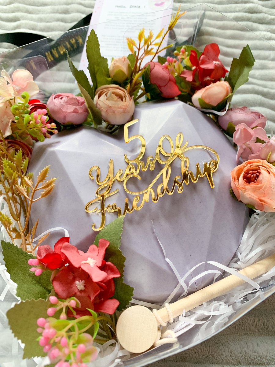 skinnyondinie's tweet photo. Itโs not @kaymanbeauty if itโs not extra - Always exciting, always sweet & always unexpectedโ๏ธ
After much hardwork cracking the yums choc pinata by @butternums, this cute merchandise is revealed - kitty playing cards ๐ฑ โค๏ธ
CUTE!
#5YearsOfKayman #PartyWithOurBesties #Kaymeme https://t.co/DfnNk66uIS