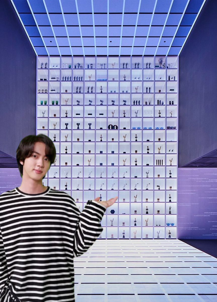 KingstanBangtan's tweet photo. Jin has something to show the haters https://t.co/oouC0s1ytG