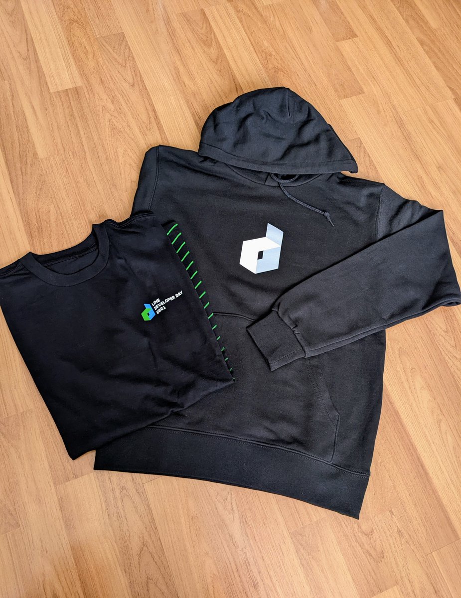 Jirawatee's tweet photo. #LINEDevDay Hoodie! It looks so cool and warm while I'm wearing. Thank you @LINE_DEV_EN team for shipping them from 🇯🇵 to 🇹🇭. https://t.co/gFzAOSGI4Y