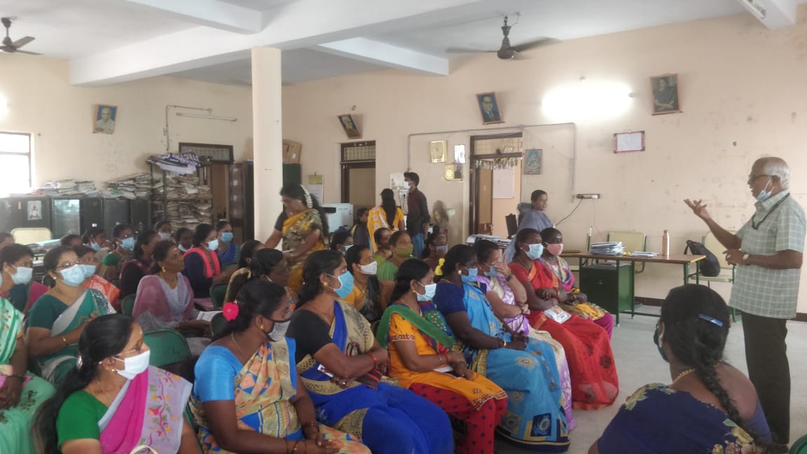 NULM_MoHUA's tweet photo. During ‘Financial Literacy week’ on the theme ‘Go DIGITAL GO SECURE’, an awareness campaign was organized for SHG members by the Indian Bank in Pondicherry Municipality.
#financialliteracy
#digitalbanking #godigitalgosecure #IndianBank https://t.co/lxBiWQCMbu