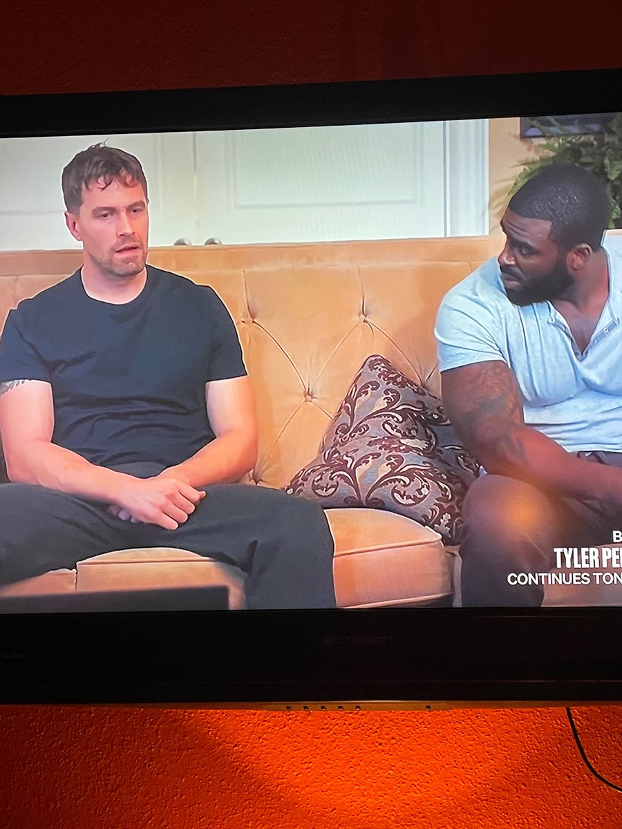prgooden's tweet photo. @EW @tylerperry @tylerperry Clearly, you, Oprah, Ava, and myself love the dollar stoe. Danni referencing the badge (Sistas), ‘Christmas’ lights (Ruthless), blue coffee cups (Queen Sugar). Also, look…I got the same pillows that’s on the sofa in Bobby’s hotel room  (The Oval). 👏😂 https://t.co/Ln9KwyC9Ek