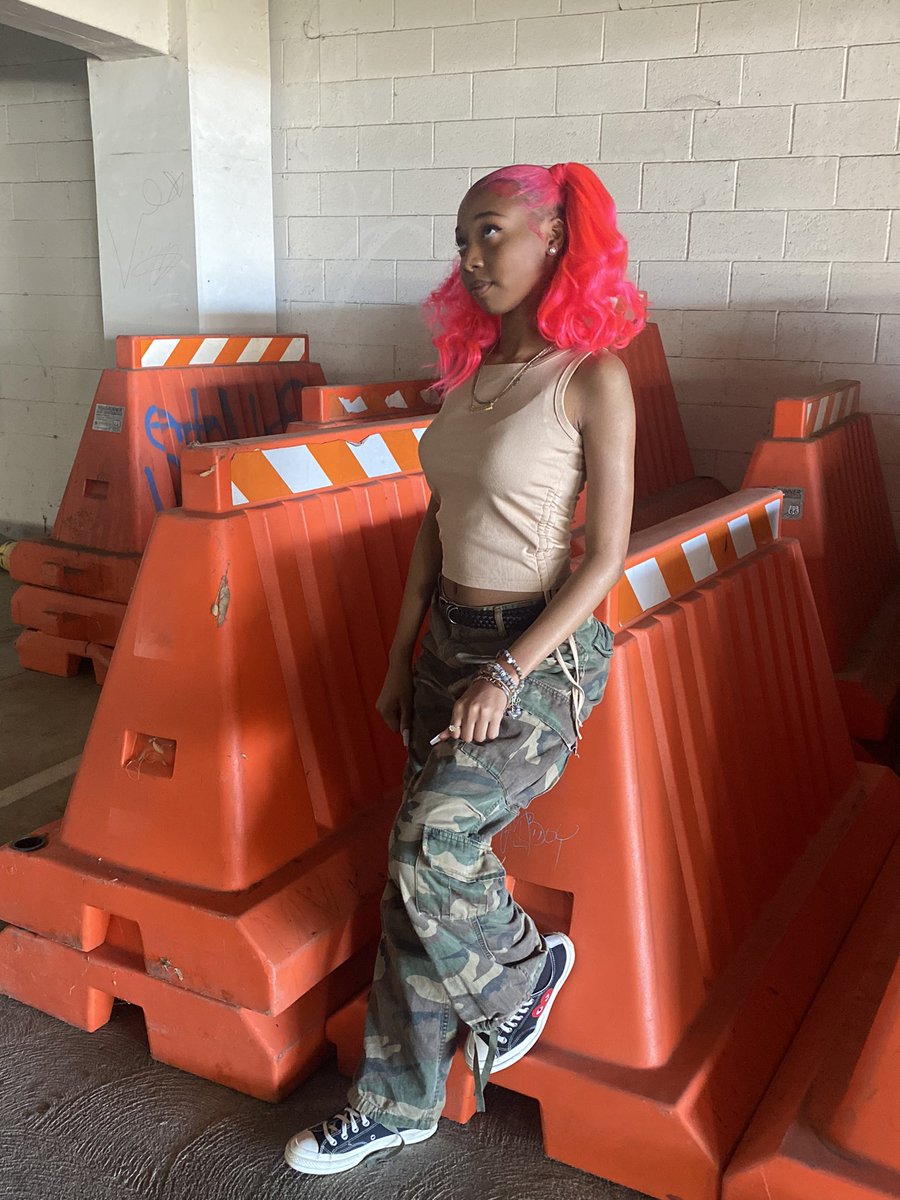 thatssavannah1's tweet photo. pink pink hair ⭐️ #pinkhairsav #pinkhair https://t.co/VYcs3N741T