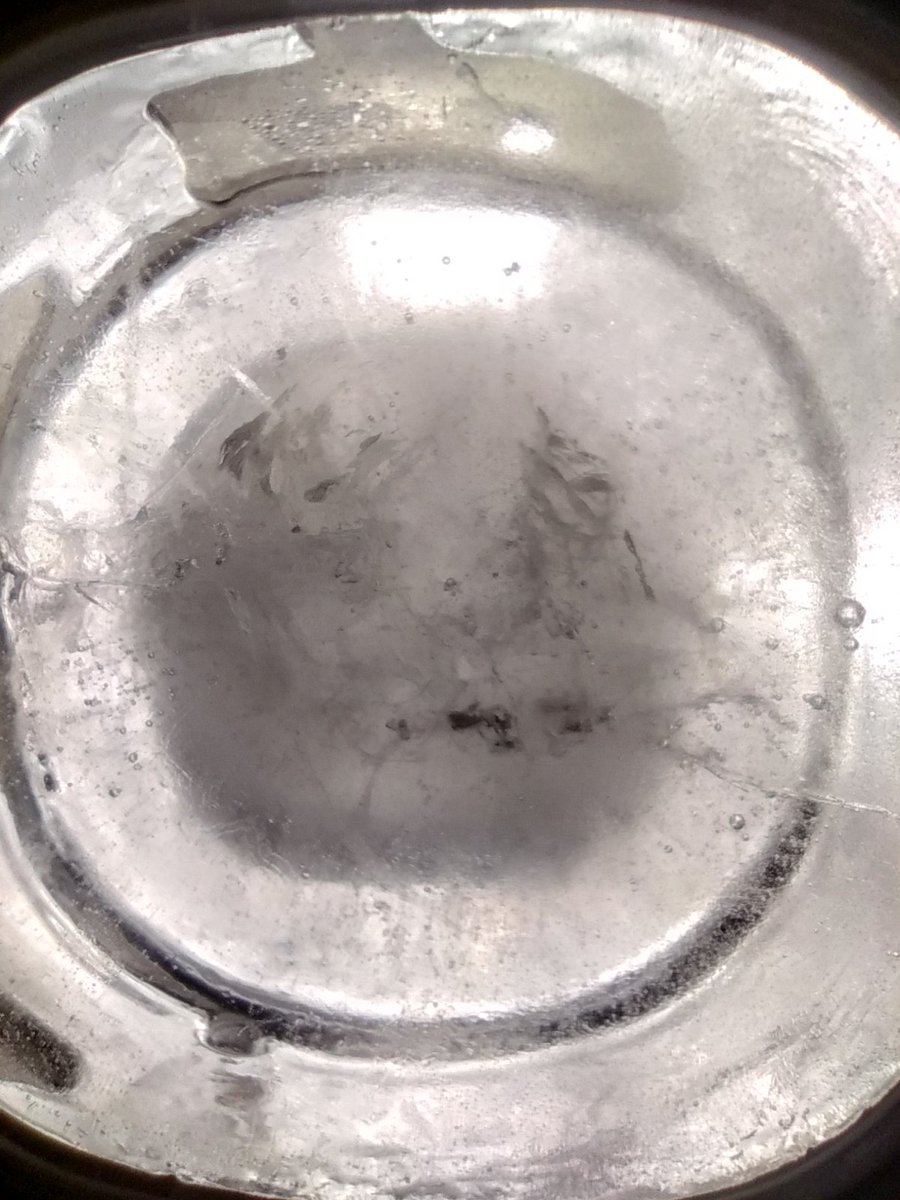 MartyDNelson's tweet image. Water spoken harshly to before freezing, in first pic. Water spoken to with love before freezing, in second pic.
#HomeExperiment
#H20 #Water