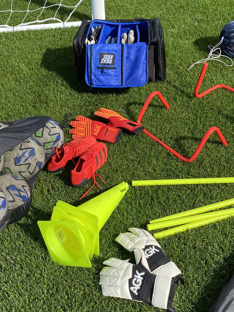 advantagegk's tweet photo. So much gear - so many options for GK drills! #gkunion #goalkeepertraining #goalkeepergloves https://t.co/2vhlaIAZSU