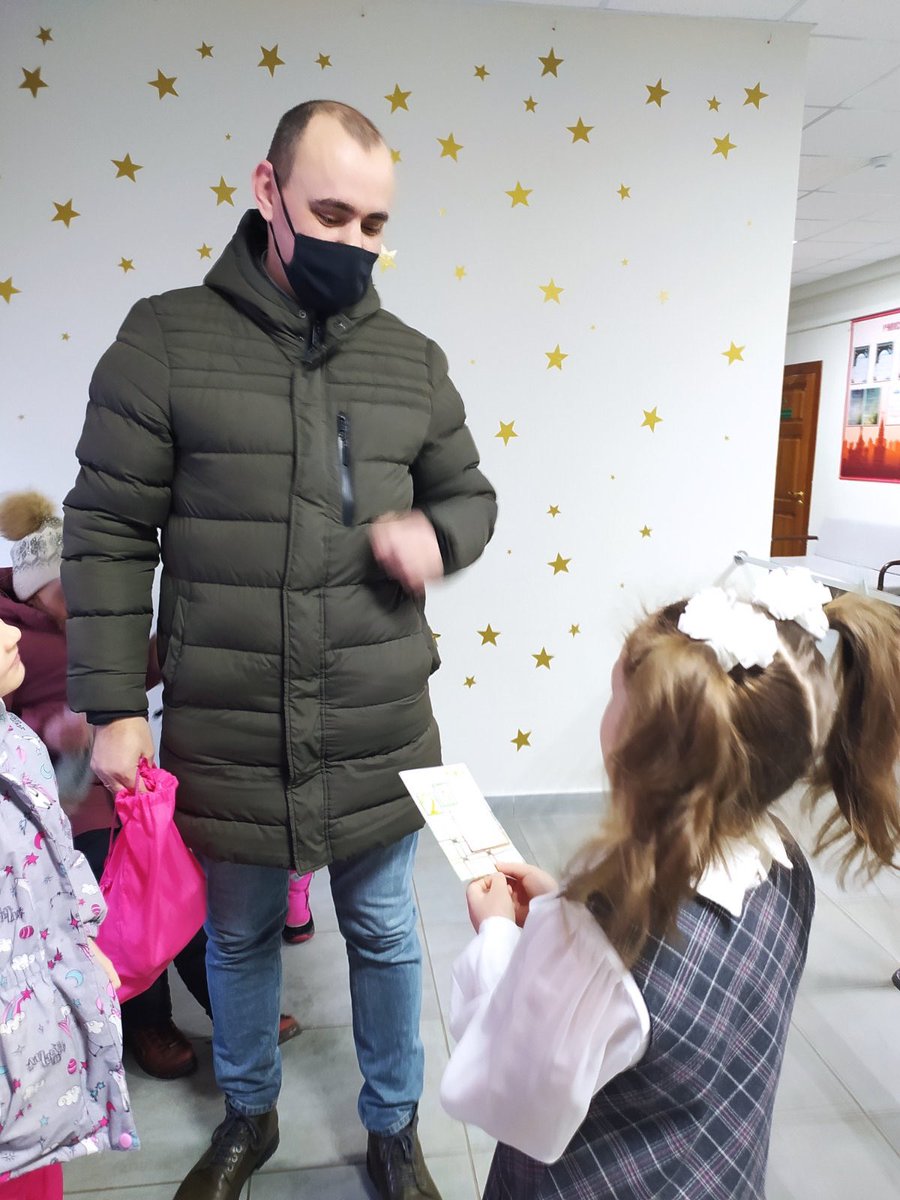 В предверии празднования Дня Защитника Отечества гимназисты подготовили поздравления папам. Дорогие папы, от всего сердца поздравляем вас с наступающим праздником! Здоровья, счастья и мира!