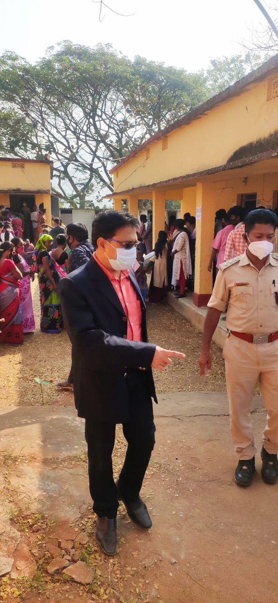 subcollectorPKD's tweet photo. Sub Collector Paralakhemundi visited and supervised Polling Process in different booths under Kashinagar Block
@DM_Gajapati 
@secodisha https://t.co/3APeEY6b1F