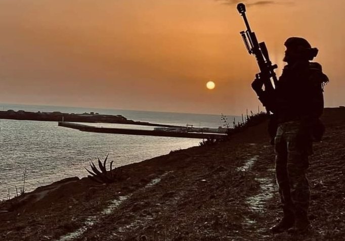 PlataformaMill1's tweet photo. #BuenosDias @PlataformaMill1 #MillánAstray. Con esta reciente foto de @mtemprano durante su convivencia con la #XBandera, os deseamos que sigáis vigilantes ante el Mal que representan la mentira y la manipulación.
#LaLegion #Legion #LegionEspañola #Legionarios https://t.co/VUCFv0CGvn