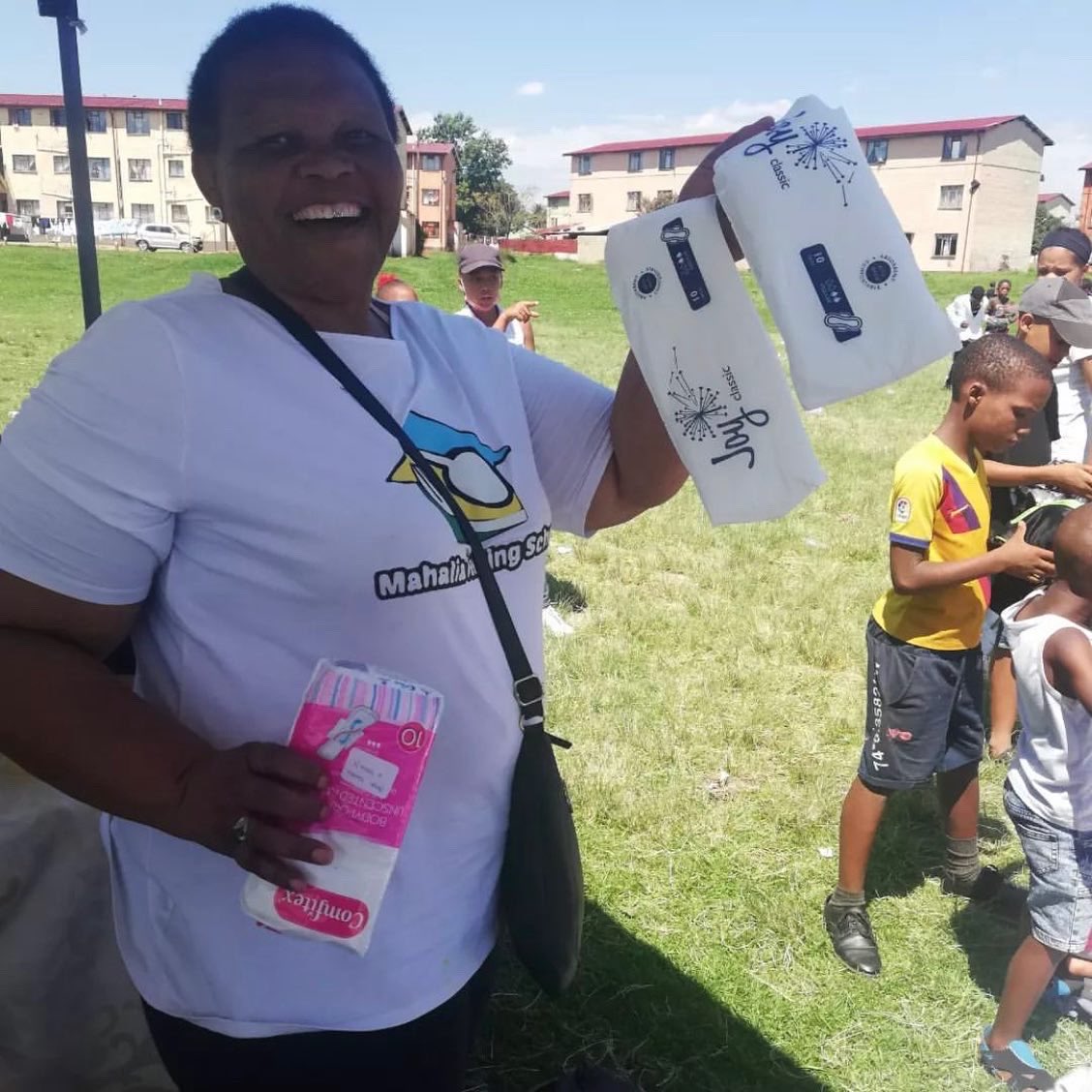 thepadrun's tweet photo. We donated 400 packs of sanitary pads to #GivingWithAPurpose Part of Eldorado Park’s Feeding Scheme. Thank you for the donations, they never go to waste! #ThePadRun https://t.co/jGO9b6WSmS
