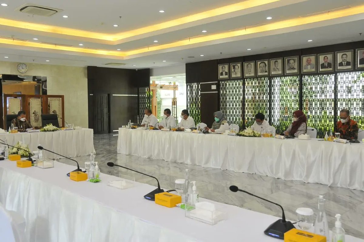 ESDMJateng's tweet photo. #SobatESDM hari ini Kepala Dinas ESDM Provinsi Jawa Tengah @jarwanto2atmoko menghadiri agenda Audiensi Pengurus Asosiasi Dinas Pengelola ESDM Provinsi se-Indonesia (APESDMPI) dengan Menteri ESDM RI Bp. Arifin Tasrif (22/22) di Jakarta. https://t.co/9ImM8m2Moi