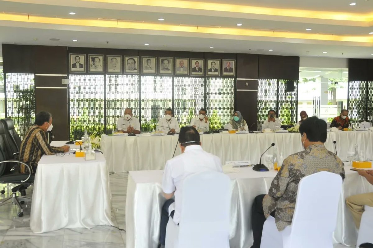 ESDMJateng's tweet photo. #SobatESDM hari ini Kepala Dinas ESDM Provinsi Jawa Tengah @jarwanto2atmoko menghadiri agenda Audiensi Pengurus Asosiasi Dinas Pengelola ESDM Provinsi se-Indonesia (APESDMPI) dengan Menteri ESDM RI Bp. Arifin Tasrif (22/22) di Jakarta. https://t.co/9ImM8m2Moi