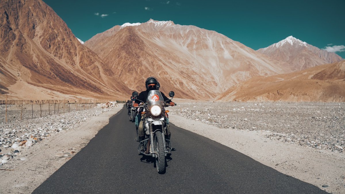thedreamriders's tweet photo. 𝐋𝐚𝐝𝐚𝐤𝐡 "𝐥𝐚𝐧𝐝 𝐨𝐟 𝐡𝐢𝐠𝐡 𝐦𝐨𝐮𝐧𝐭𝐚𝐢𝐧 𝐩𝐚𝐬𝐬𝐞𝐬"
#ladakh is often referred as "Little Tibet" due to its #geographical proximity and strong links to #Tibetan  #culture  #Explore the #mountainous #road on #bike, 
Visit us to explore more https://t.co/t8F3lu8Q0U https://t.co/Su3hT5HKoK