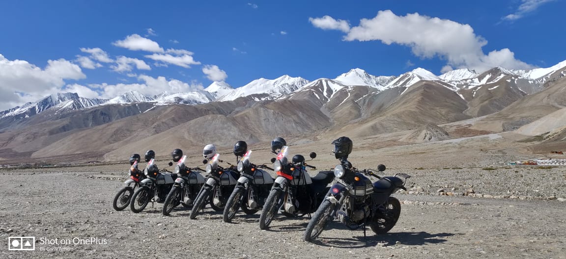 thedreamriders's tweet photo. 𝐋𝐚𝐝𝐚𝐤𝐡 "𝐥𝐚𝐧𝐝 𝐨𝐟 𝐡𝐢𝐠𝐡 𝐦𝐨𝐮𝐧𝐭𝐚𝐢𝐧 𝐩𝐚𝐬𝐬𝐞𝐬"
#ladakh is often referred as "Little Tibet" due to its #geographical proximity and strong links to #Tibetan  #culture  #Explore the #mountainous #road on #bike, 
Visit us to explore more https://t.co/t8F3lu8Q0U https://t.co/Su3hT5HKoK