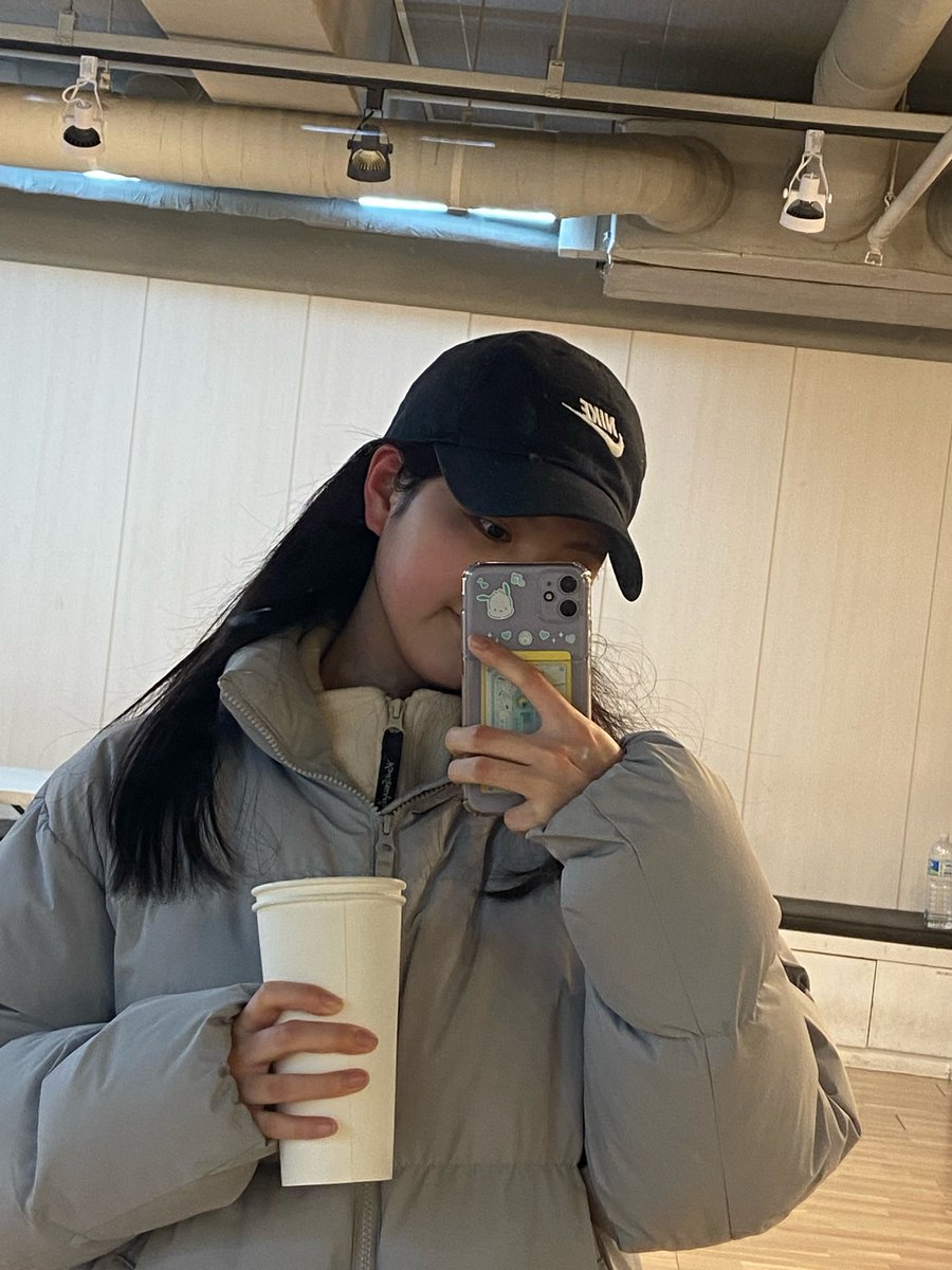 DreamNoteBubble's tweet image. 220222 |  💌
🐿️

- مدهش
- 2022.02.22 اليوم هو اليوم الثاني
- 🥰
(صورة)
- الريح قويه حقاً اليوم
- ظننت أن أذني تنزف

#SUMIN

[🍒]