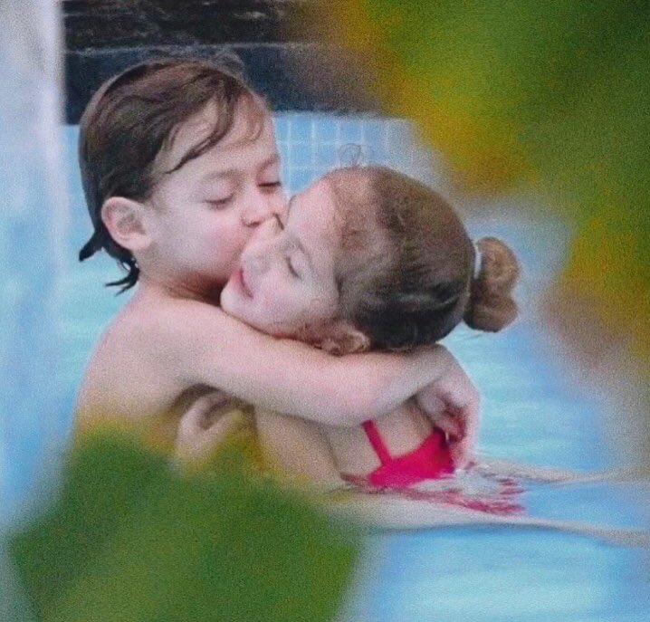 lovely_Jlo_'s tweet photo. HAPPY BIRTHDAY COCOS🥳
Emme, Max... happy life and be happy always, WE LOVE YOU BOTH!
HAPPY FOURTEEN♥️♥️  @JLo 
#cocos #happybirthdaycocos #cocos14birthday #emmeandmax #jlo https://t.co/A5SPjdncaf