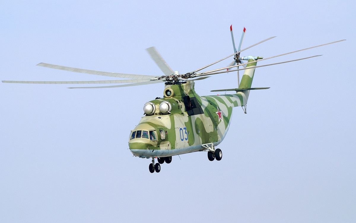 cmvvs_official's tweet photo. Тяжелый военно-транспортный вертолёт Ми-26 предназначен для перевозки людей (82 десантника с боевым снаряжением или 60 раненых на носилках), грузов и боевой техники в грузовой кабине, а также для транспортировки крупногабаритных грузов на внешней подвеске (массой до 20 тонн). https://t.co/KyKWgvxrCT