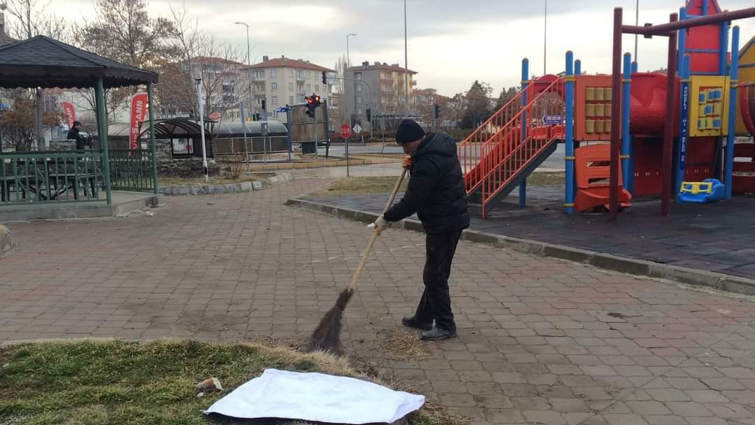 ✅Lütfen çevremizi temiz tutalım

✅Daha temiz bir Şereflikoçhisar için park ve bahçelerimiz ile Mehmet Aktaş aile piknik alanında sürdürülen genel temizlik çalışmalarımız periyodik olarak devam ediyor.