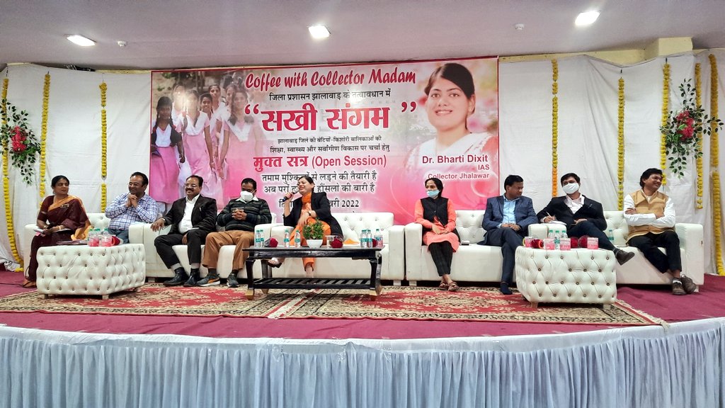 DmJhalawar's tweet photo. #Coffee_with_collector_Madam
सखी संगम कार्यक्रम के अंतर्गत जिला कलक्टर डॉ भारती दीक्षित द्वारा झालावाड़ जिले के ग्रामीण और शहरी क्षेत्र की 250 किशोरी बालिकाओं के साथ स्वास्थ्य शिक्षा और सर्वांगीण विकास पर मुक्त सत्र के रूप में परस्पर संवाद किया।
@DIPRRajasthan
@ashokgehlot51 https://t.co/s1zwEqBnoJ
