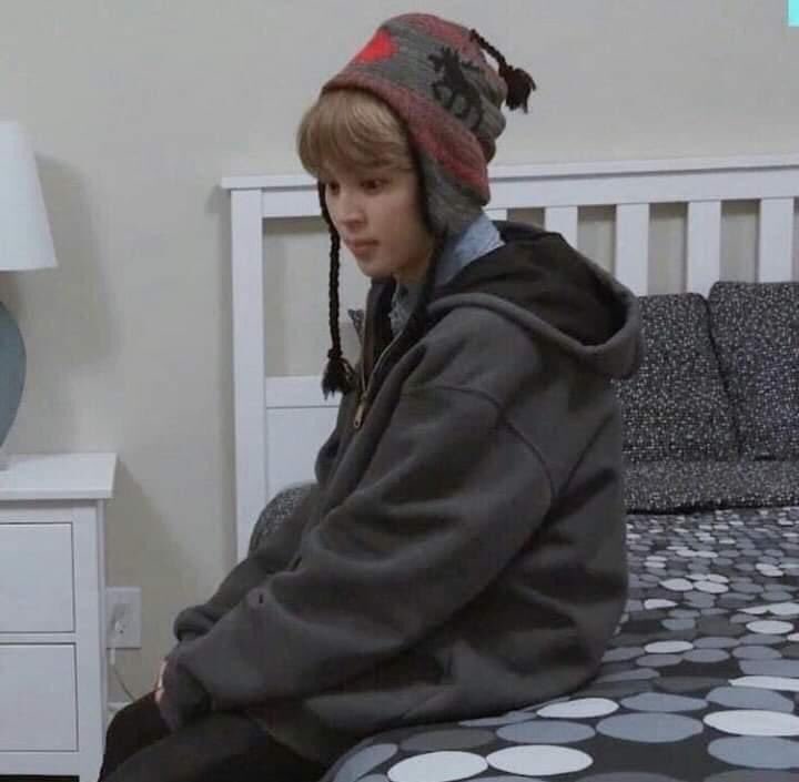 Lxst_grl's tweet photo. Yo por fuera esperando la preventa en linea / Yo por dentro desesperada pq siento que no alcanzaré boleto 
#Cinepolis #BTS https://t.co/2X1ke6BqXS
