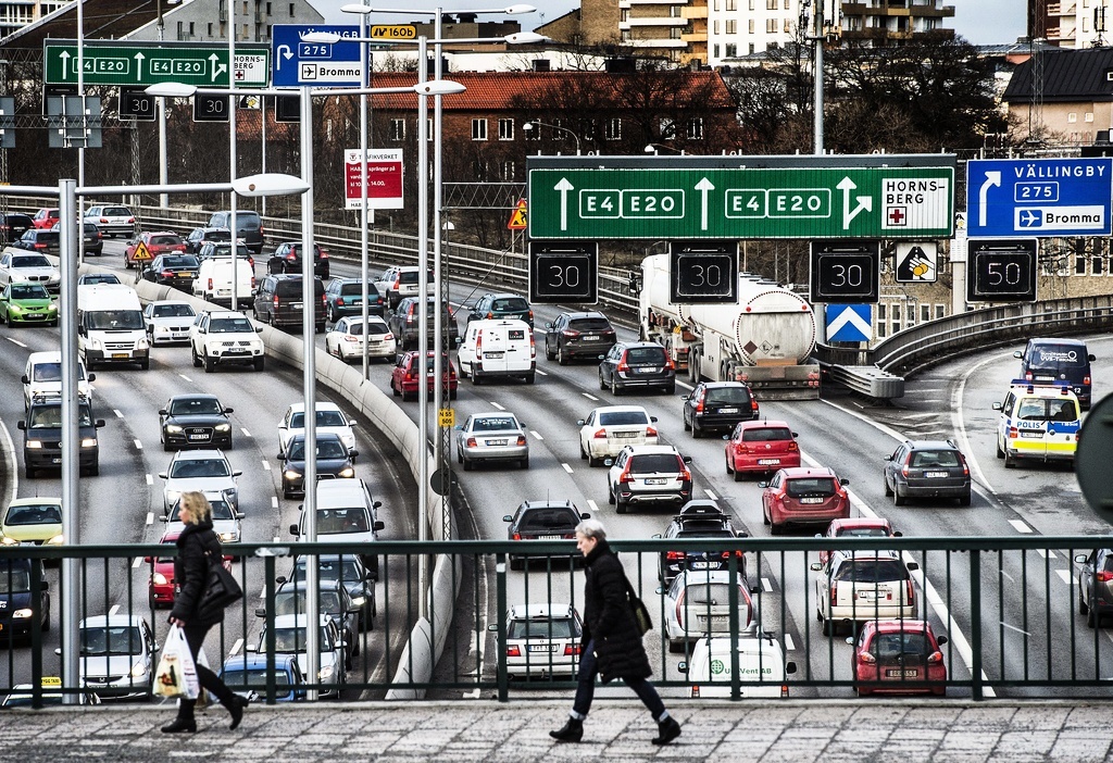 ”Det är en utbredd uppfattning att resandet minskat mycket mer dramatiskt än vad det faktiskt gjort under pandemin.
Kanske beror det på att många av oss som hörs i offentligheten lever i bubblor liknande min egen.” kvartal.se/artiklar/rakna…