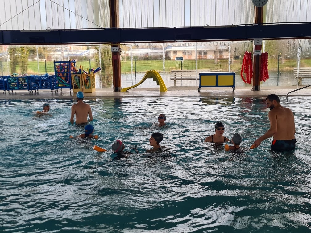 Stage « j’apprends à nager-sport adapté » du 21/02 au 2/02 à la piscine de Satory <a href="/Versailles/">Versailles</a>. Plus de 15 jeunes et adultes handicapés vont découvrir l’aisance dans l’eau et obtenir pour certains le certificat d’aisance aquatique.
#handicap #sportpourtous #savoirnager