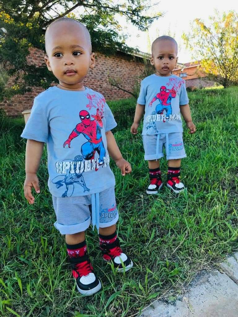 hleki90's tweet photo. Retweet if you love twins 😍😍😍 https://t.co/Vafg27v6QW