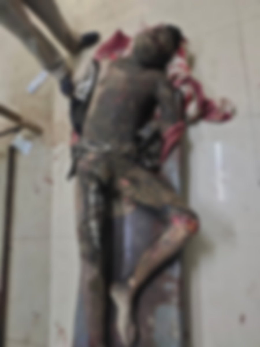 meerfaisal01's tweet photo. बिहार के समस्तीपुर में एक मुस्लिम JDU नेता को गाय के नाम पर मार कर जला दीया जाता है। पुलिस पैसों की लेन-देन का मामला बता रही है, वायरल वीडियो कुछ और बयान कर रहा है। परिवार का कहना है कि धर्म के वजह से लीनचिंग हुई है। कितना सस्ता है नॅ मुसलमान का जान हिंदुस्तान में? 🥲 https://t.co/HPiwTIFxUI