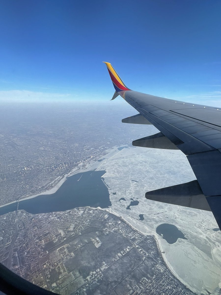 agow24's tweet photo. Headed out to Denver and got to see some cool views of Lake Erie. Most of the ice looks like it has moved to the eastern end.  @AaronCh7Weather @TomNiziol @weatherchannel  @7WeatherWKBW https://t.co/o4NbXNLZYj