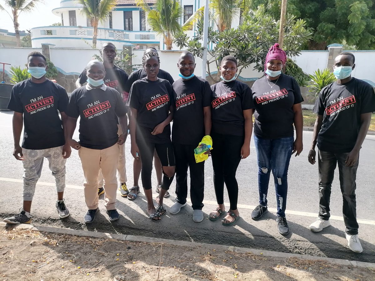 TMakomere's tweet photo. Combrades power 💪💪
At mombasa law court with youth human rights defenders in solidarity to end court impunity and intimidations to HRDs . https://t.co/pBLHBlTm2D
