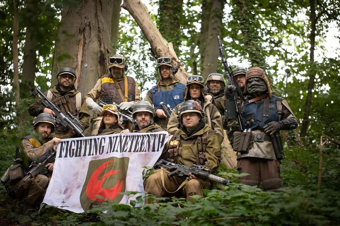 kurisuuu48's tweet photo. Without #RogueOne I wouldn't have met all these crazy people, so that's another reason why I love this movie.
Also we can hopefully do a photoshoot on the beach next month :D
#StarWars #fighting19th https://t.co/HEehPrxuNv