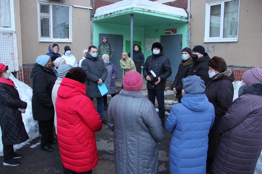 NozhechkinIV1's tweet photo. Вместе с региональным Фондом модернизации ЖКК Ульяновской области разъясняем жителям условия губернаторской программы софинансирования замены лифтов.
⠀
Актив дома принял решение участвовать, стартует голосование. https://t.co/W87OMEgrbs