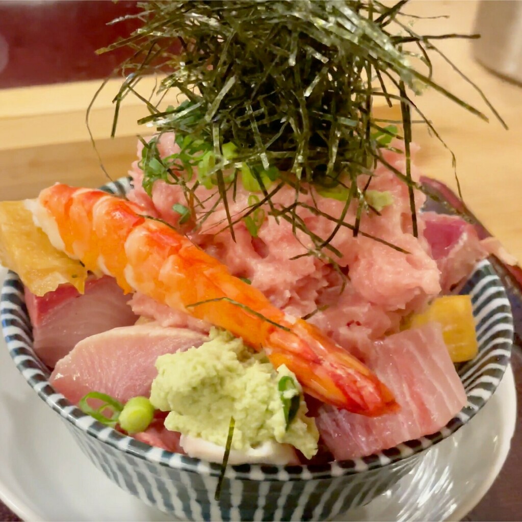 なお 確定申告終わったのでご褒美ランチ 御茶ノ水にある寿司屋 江戸富士 の海鮮丼 今日はネタ切れで少なめらしいけど やっぱりすごいボリューム 御茶ノ水グルメ 海鮮丼 T Co Plnme7mdmg Twitter