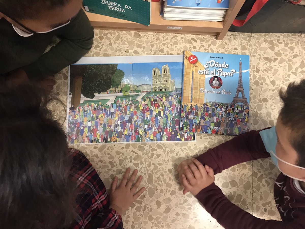 ERLIJIOKOIRAKA1's tweet photo. Non dago Francisco? Hoy nos lo hemos pasado genial buscando al papa por Paris, porque sabemos que vive en el Vaticano y viaja tanto por el mundo que se ha perdido. ¡Grandes detectives! #clasedereligion #erlijiomola#papafrancisco #vaticanmuseum #profesoresdereligion #clasesdereli https://t.co/SU7UkemLml