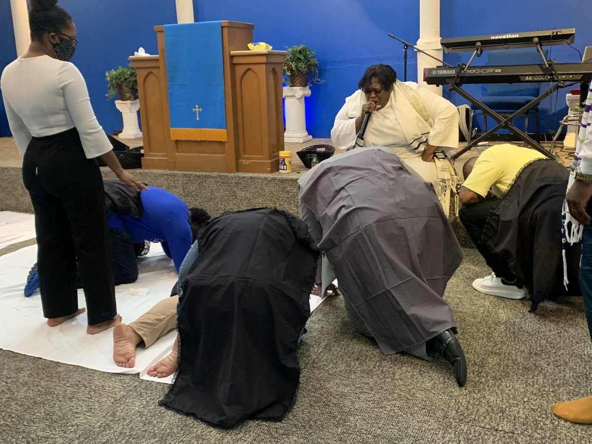 LOGOSBatonRouge's tweet photo. We are still reflecting on how God met us Sunday during our worship &amp; intercession service! 

We experienced another level of God’s glory as we renewed our seek &amp; allowed God unrestricted access to our heart, mind, spirit &amp; soul. 🙌🏽

We just want Jesus! #RenewedSeek #LOGOS https://t.co/tXSva6LokX