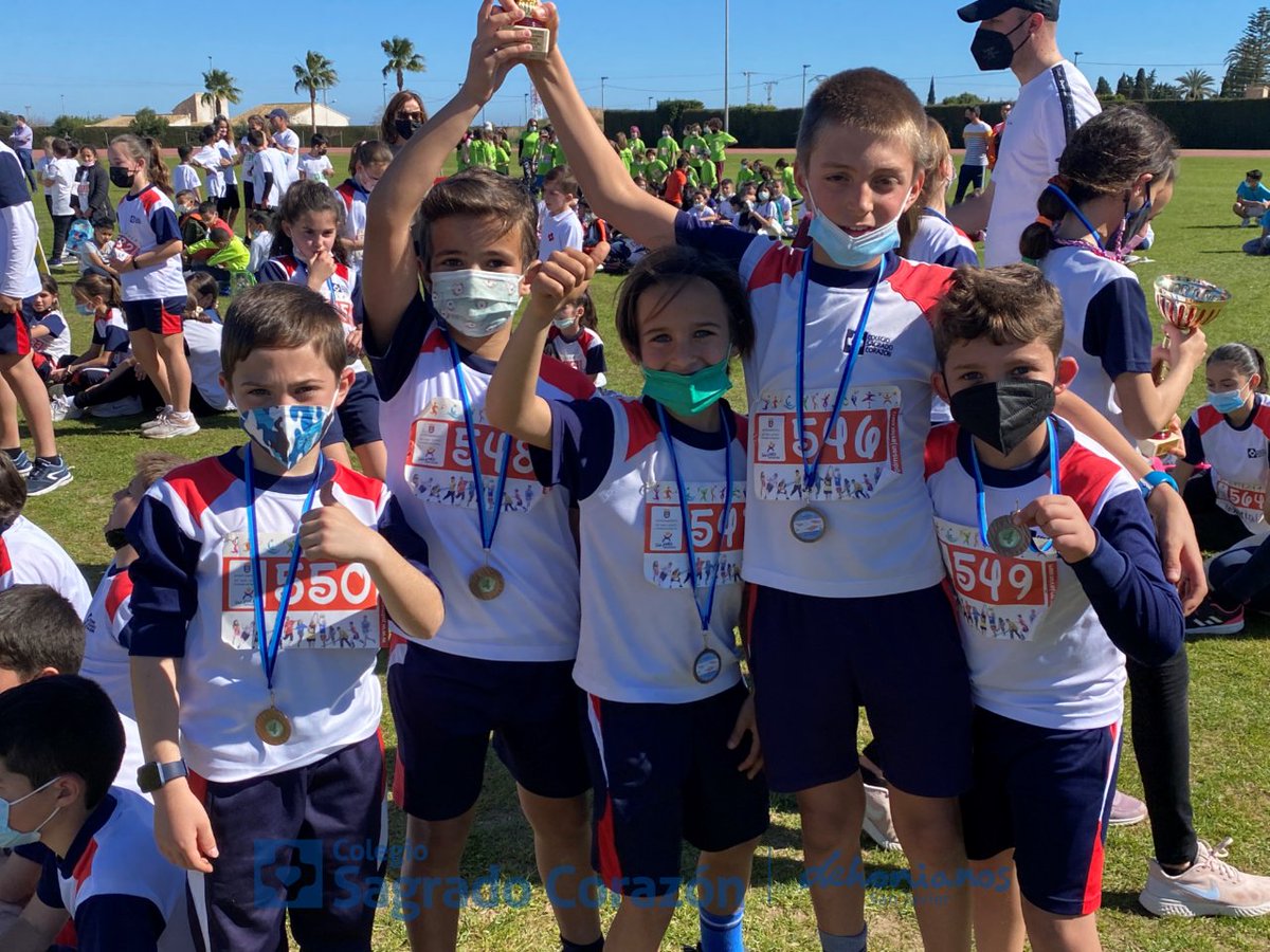 +DEPORTE ESCOLAR. Los alumnos clasificados de 3º a 6º de Primaria han disfrutado en el polideportivo de la final municipal #Jugandoalatletismo🏃‍♀️, donde han participado alumnos de todos los centros del municipio en diferentes pruebas. Ha sido una gran mañana de deporte.