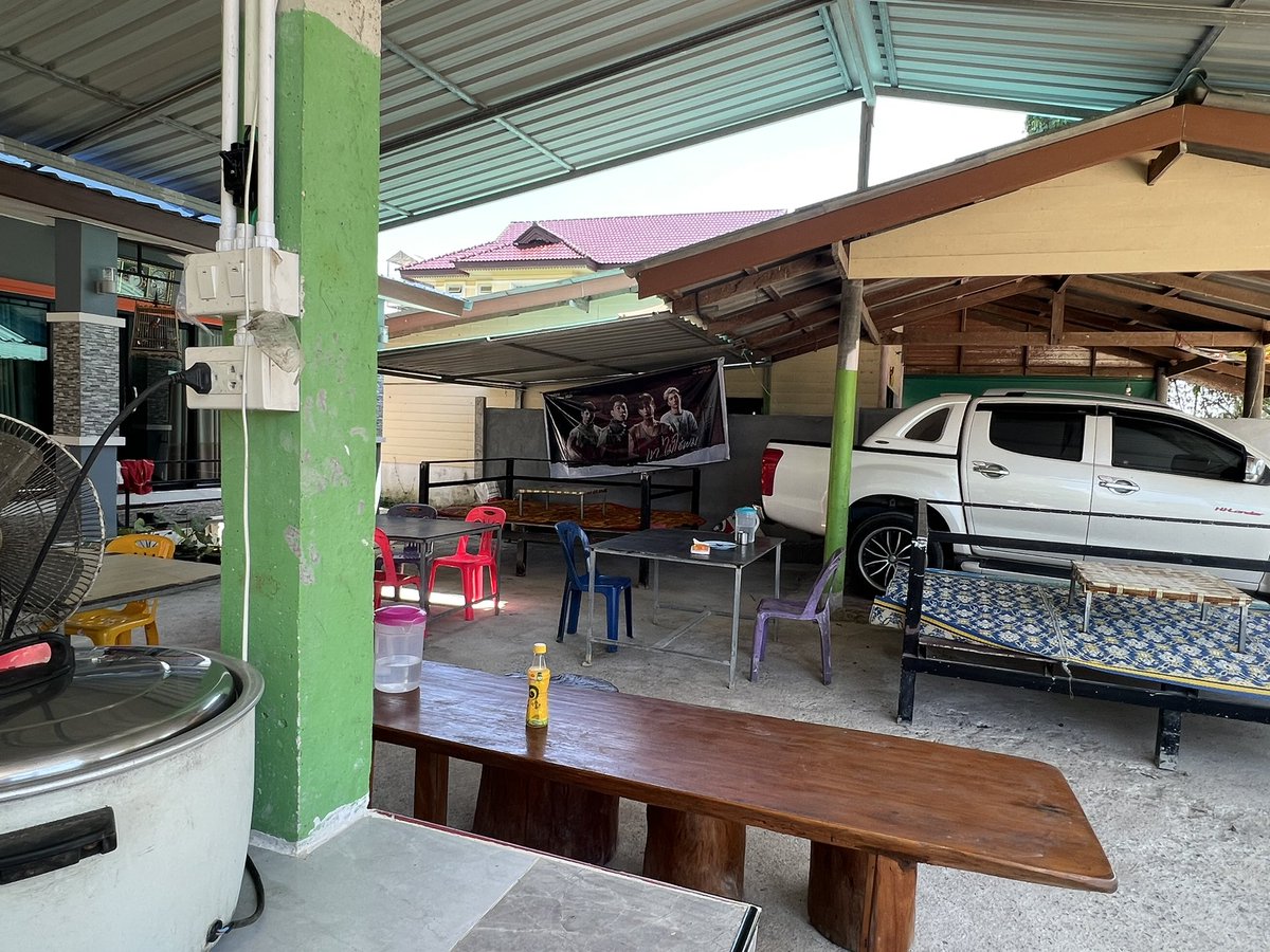 JJUNYALEE_'s tweet photo. ร้านอาหารที่ขายดีที่สุดในตำบล  #NotmeProject https://t.co/ft1HrD2JQw